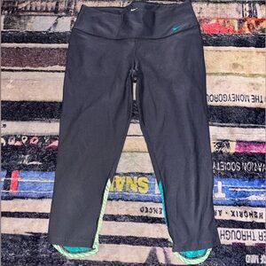 Nike Women's Dri Fit crop leggings small